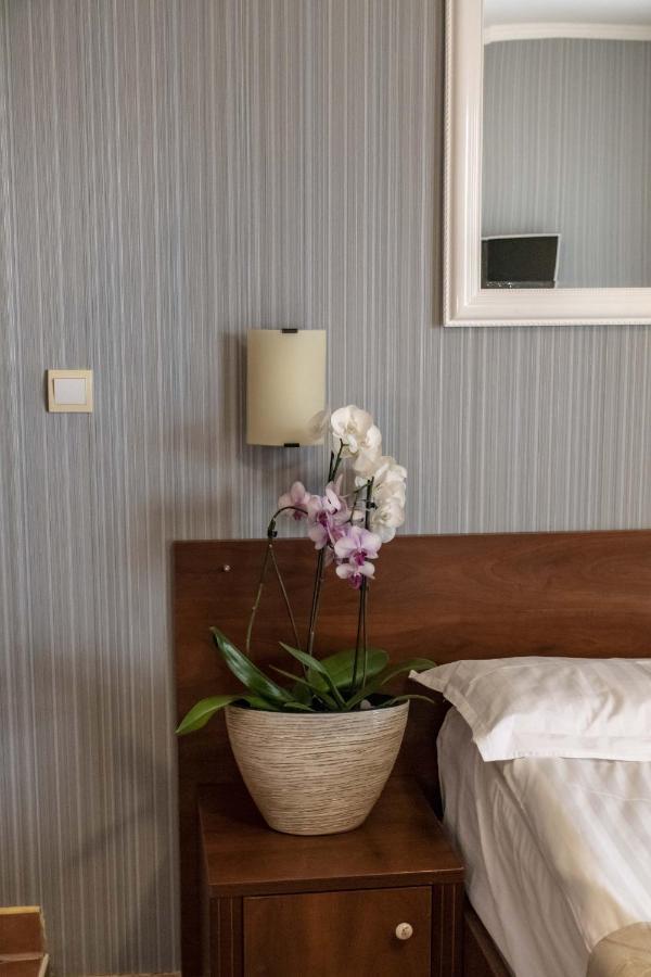 Mali Hotel Porat ブドヴァ エクステリア 写真